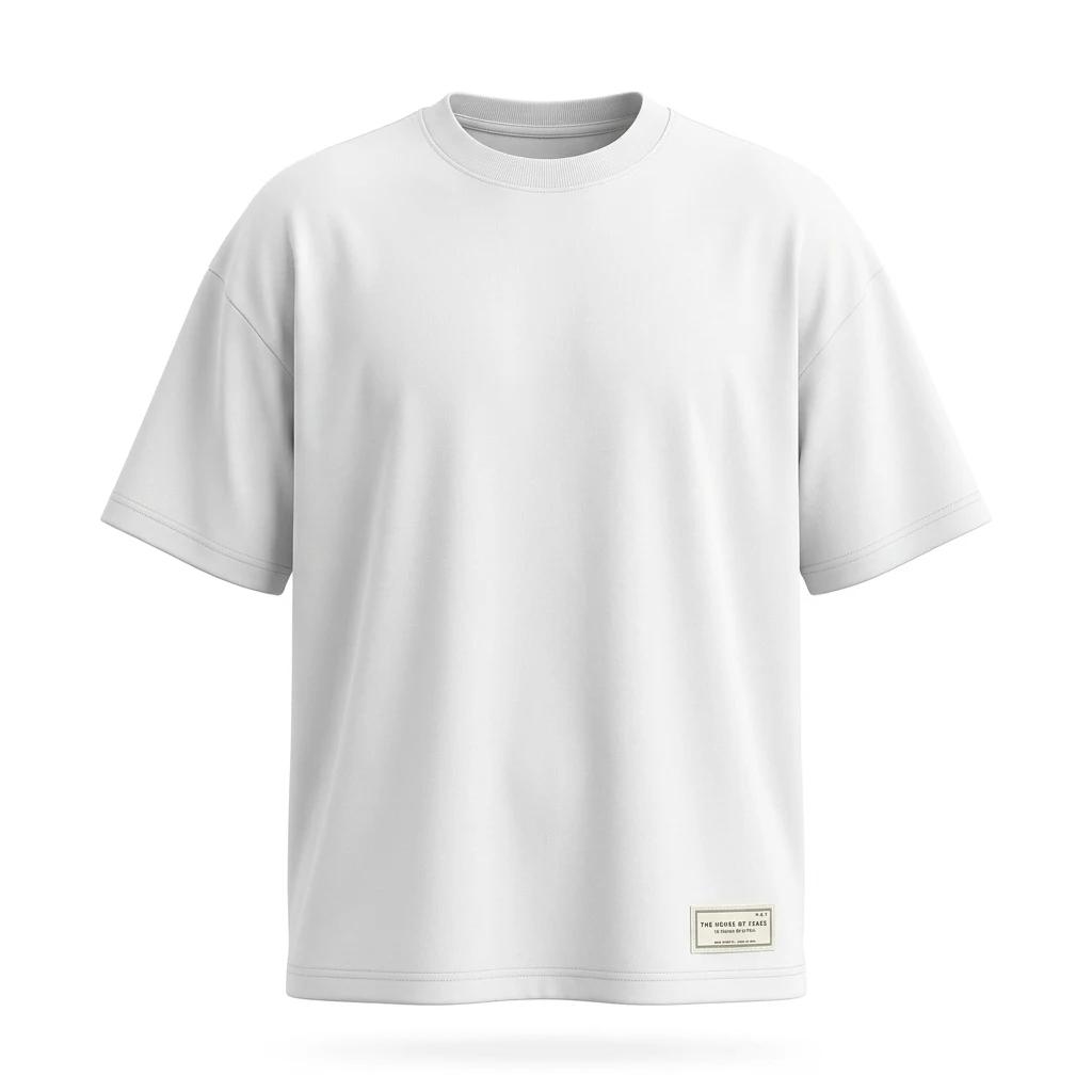 Tee H.O.P vu de face sur fond blanc, coupe oversized et étiquette tissée
